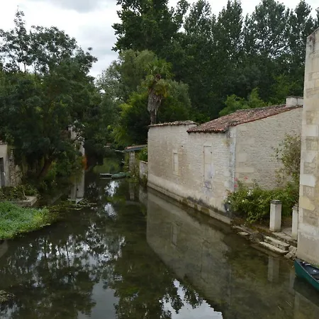 Le Moulin De Bed & Breakfast Bassac