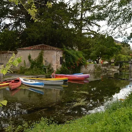 Le Moulin De Bed & Breakfast Bassac