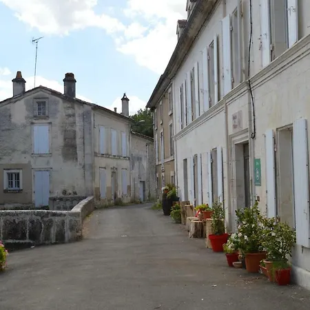 Le Moulin De *
