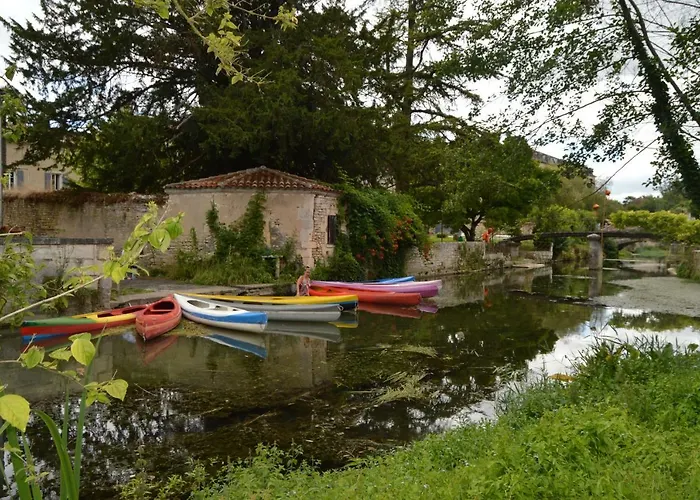 Le Moulin De Bed & Breakfast Bassac